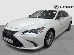 Vit Begagnad 2023 Lexus ES300H Executive Line Sedan | 449 900 kr