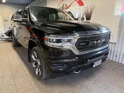 Svart Begagnad 2020 RAM 1500 Pickup | 669 900 kr (Marknadspris)