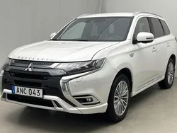 Vit Begagnad 2020 Mitsubishi Outlander SUV | 219 000 kr (Marknadspris)