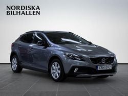 Grå Begagnad 2016 Volvo V40 CC Momentum Kombi | 149 795 kr (Bra pris)