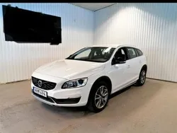 Vit Begagnad 2018 Volvo V60 CC Standard Kombi | 238 900 kr (Bra pris)