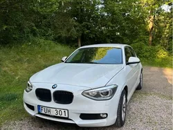 Vit Begagnad 2013 BMW 116 Halvkombi | 84 495 kr (Marknadspris)