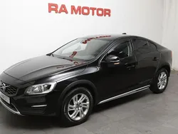 Svart Begagnad 2018 Volvo S60 CC Standard Sedan | 229 900 kr (Marknadspris)