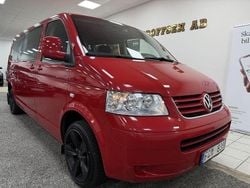 Röd Begagnad 2007 VW Caravelle Comfortline Minibuss | 79 900 kr