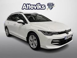 Vit Begagnad 2024 VW Golf VIII Life Kombi | 329 900 kr (Lite dyr)