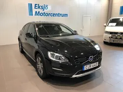 Svart (svart metallic) Begagnad 2018 Volvo S60 CC Momentum Sedan | 215 000 kr (Marknadspris)