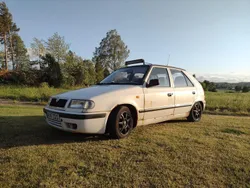 Vit Begagnad 2001 Skoda Felicia Halvkombi | 12 000 kr
