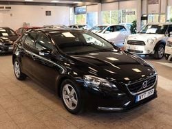 Svart Begagnad 2014 Volvo V40 Kinetic Kombi | 109 900 kr (Marknadspris)