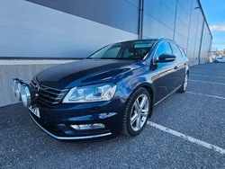 Mörkblå Begagnad 2014 VW Passat R-line Kombi | 69 900 kr (Marknadspris)