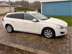 Vit Begagnad 2012 Volvo V60 Momentum Kombi | 70 000 kr (Marknadspris)