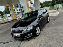 Svart Begagnad 2020 Skoda Octavia Kombi | 85 000 kr