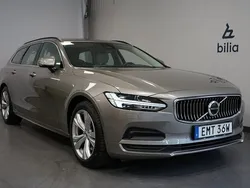 Grå Begagnad 2022 Volvo V90 Momentum Kombi | 349 900 kr (Marknadspris)
