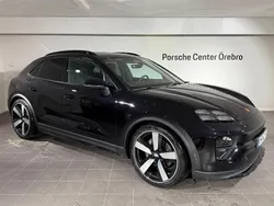 Svart (jet black metallic) Ny 2025 Porsche Macan SUV | 1 256 500 kr (Lite dyr)