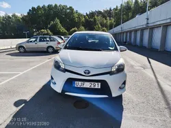 Vit Begagnad 2013 Toyota Yaris Hybrid Active Halvkombi | 105 000 kr (Lite dyr)