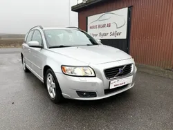 Ljusgrå (grå) Begagnad 2008 Volvo V50 Momentum Kombi | 62 900 kr (Lite dyr)