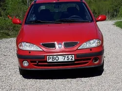 Röd Begagnad 2000 Renault Mégane Halvkombi | 10 000 kr