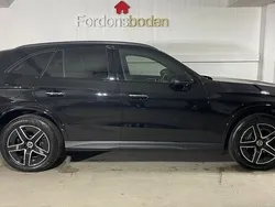 Svart Begagnad 2023 Mercedes GLC300e AMG line SUV | 699 800 kr (Marknadspris)