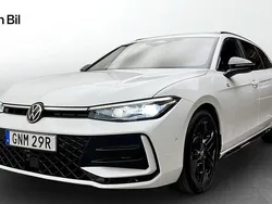 Vit Begagnad 2024 VW Passat R-line Kombi | 479 900 kr