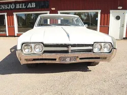 Vit Begagnad 1966 Oldsmobile Cutlass Sportkupé | 189 000 kr