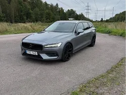 Grå Begagnad 2019 Volvo V60 Momentum Kombi | 215 000 kr (Marknadspris)