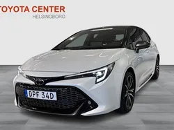 Vit Ny 2024 Toyota Corolla Hybrid Sport Halvkombi | 339 900 kr (Marknadspris)