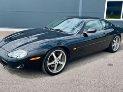 Svart Begagnad 2000 Jaguar XK R Sportkupé | 179 000 kr