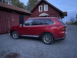 Röd Begagnad 2016 Mitsubishi Outlander SUV | 160 000 kr (Bra pris)