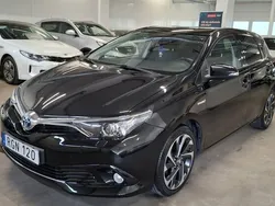 Svart Begagnad 2016 Toyota Auris Hybrid Active Halvkombi | 139 999 kr (Marknadspris)