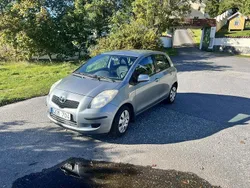Grå Begagnad 2007 Toyota Yaris Halvkombi | 44 000 kr (Marknadspris)