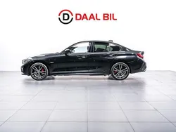 Svart Begagnad 2022 BMW 330e M Sport Sedan | 349 700 kr (Bra pris)