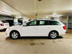 Vit Begagnad 2015 Skoda Octavia Ambition Kombi | 89 000 kr