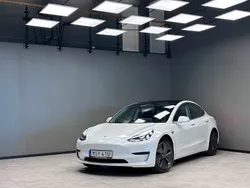 Vit Begagnad 2020 Tesla Model 3 Standard Range Plus Sedan | 259 900 kr (Marknadspris)