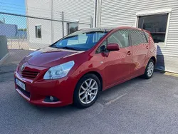 Mörkröd Begagnad 2009 Toyota Verso Premium Minibuss | 124 900 kr