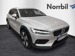 Vit Begagnad 2019 Volvo V60 CC Kombi | 299 000 kr (Marknadspris)