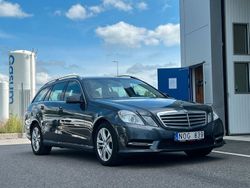Mörkgrå (grå) Begagnad 2013 Mercedes E200 Classic Kombi | 89 900 kr (Marknadspris)