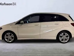 Vit Begagnad 2016 Mercedes B180 Minibuss | 144 900 kr