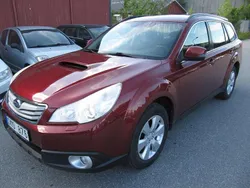 Röd Begagnad 2012 Subaru Outback SUV | 79 900 kr (Marknadspris)