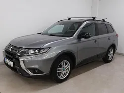Grå Begagnad 2020 Mitsubishi Outlander SUV | 234 900 kr (Marknadspris)