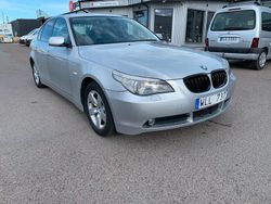 Ljusgrå Begagnad 2004 BMW 520 Sedan | 42 900 kr (Marknadspris)