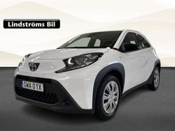 Vit Begagnad 2022 Toyota Aygo X Play SUV | 179 000 kr (Marknadspris)