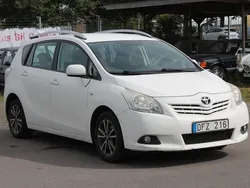 Vit Begagnad 2011 Toyota Verso Minibuss | 44 000 kr (Marknadspris)