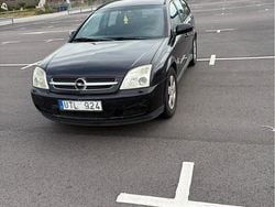 Svart Begagnad 2004 Opel Vectra Kombi | 30 000 kr
