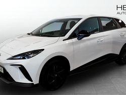 Vit (white) Begagnad 2023 MG MG4 EV Halvkombi | 239 900 kr (Marknadspris)