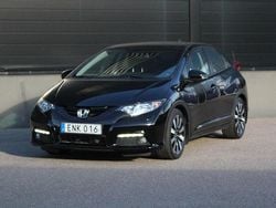 Svart Begagnad 2014 Honda Civic Sport Halvkombi | 119 500 kr (Marknadspris)