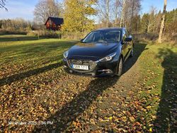 Svart Begagnad 2018 Mazda 3 Inclusive Halvkombi | 140 000 kr (Marknadspris)