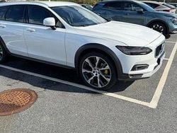 Vit Begagnad 2021 Volvo V90 CC Kombi | 310 000 kr (Marknadspris)