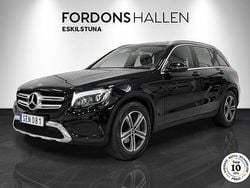 Svart Begagnad 2018 Mercedes GLC220 SUV | 219 900 kr (Marknadspris)