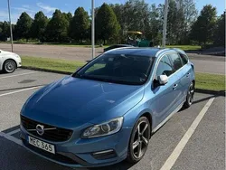 Blå Begagnad 2016 Volvo V60 R-Design Kombi | 135 000 kr (Lite dyr)