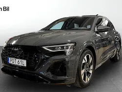 Grå Begagnad 2023 Audi Q8 e-tron Proline SUV | 609 900 kr (Marknadspris)