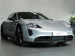 Silver Begagnad 2022 Porsche Taycan GTS Sport Turismo Sedan | 975 000 kr (Superpris)